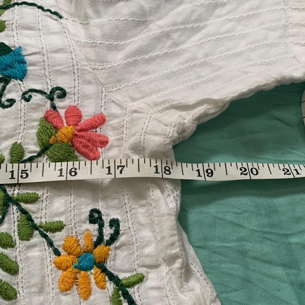 Artisan White Short-Sleeve Tunic with Multicolor Floral Embroidery - Picture 3 of 4
